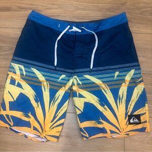 Quiksilver Men's Board/Swim Shorts. Size: 34